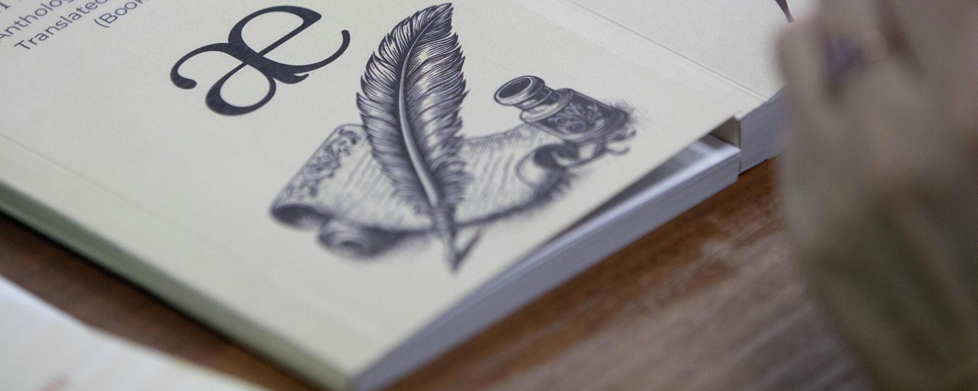 Презентация Антологии мировой поэзии и прозы в переводе на осетинский язык в ЮОГУ - Sputnik Южная Осетия, 1920, 25.03.2026