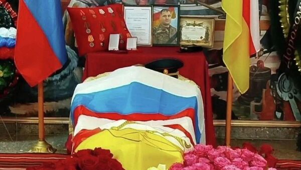 В Доме офицеров Владикавказского гарнизона простились с погибшим в зоне СВО Давидом Губаевым (Ширим) - Sputnik Южная Осетия