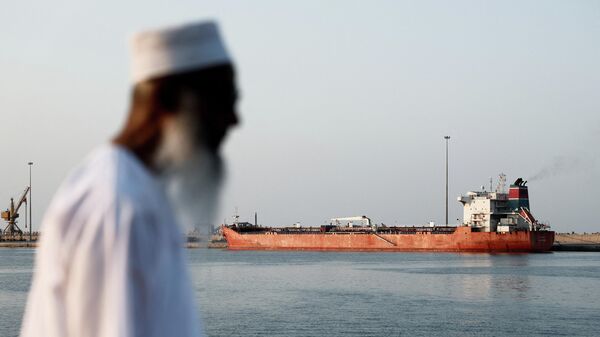 Танкер на якоре в порту Султан Кабус на фоне снижения судоходства в Ормузском проливе - Sputnik Южная Осетия