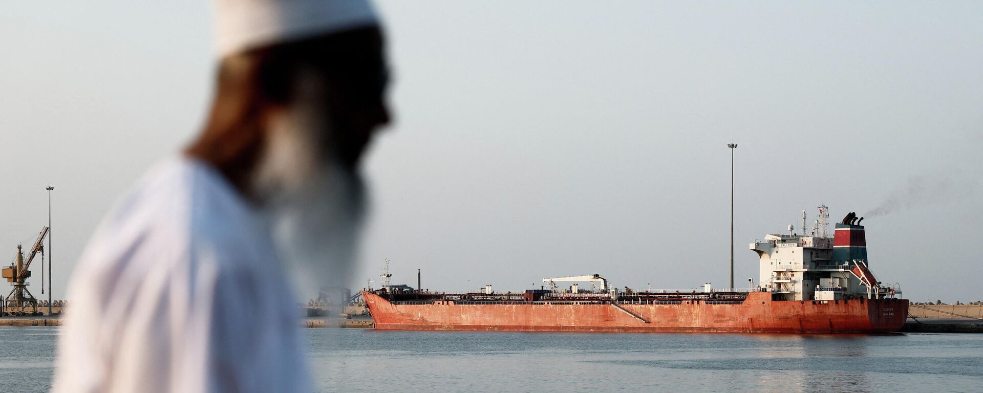 Танкер на якоре в порту Султан Кабус на фоне снижения судоходства в Ормузском проливе - Sputnik Южная Осетия, 1920, 27.03.2026