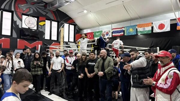 Легендарный боксер Эрик Моралес провел открытую тренировку во Владикавказе - Sputnik Южная Осетия