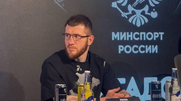 Осетинский боксер Георгий Челохсаев на пресс-конференции  - Sputnik Южная Осетия