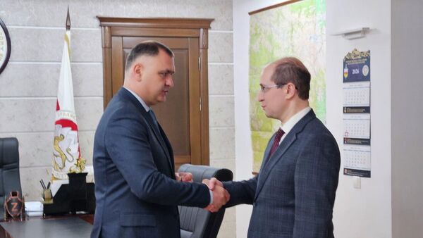 Встреча президента РЮО Алана Гаглоева с главой правления Российского исторического общества Русланом Гагкуевым  - Sputnik Южная Осетия