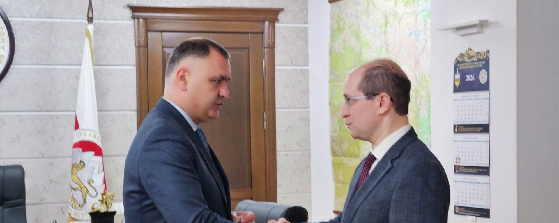 Встреча президента РЮО Алана Гаглоева с главой правления Российского исторического общества Русланом Гагкуевым  - Sputnik Южная Осетия, 1920, 28.03.2026