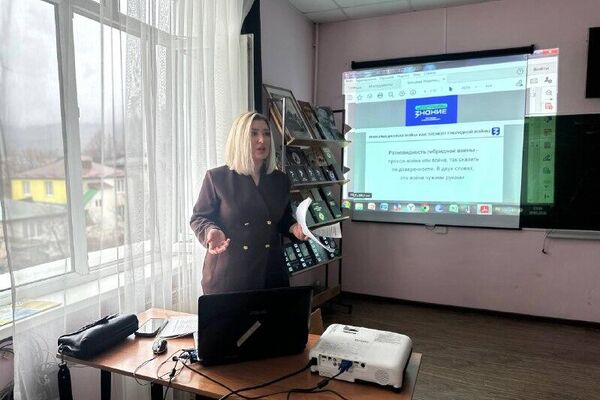 В Южной Осетии стартовал цикл лекций Общества &quot;Знание&quot; для школьников - Sputnik Южная Осетия