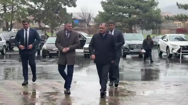 Президент Южной Осетии Алан Гаглоев навестил известного осетинского ученого и публициста Гацыра Плиева - Sputnik Южная Осетия