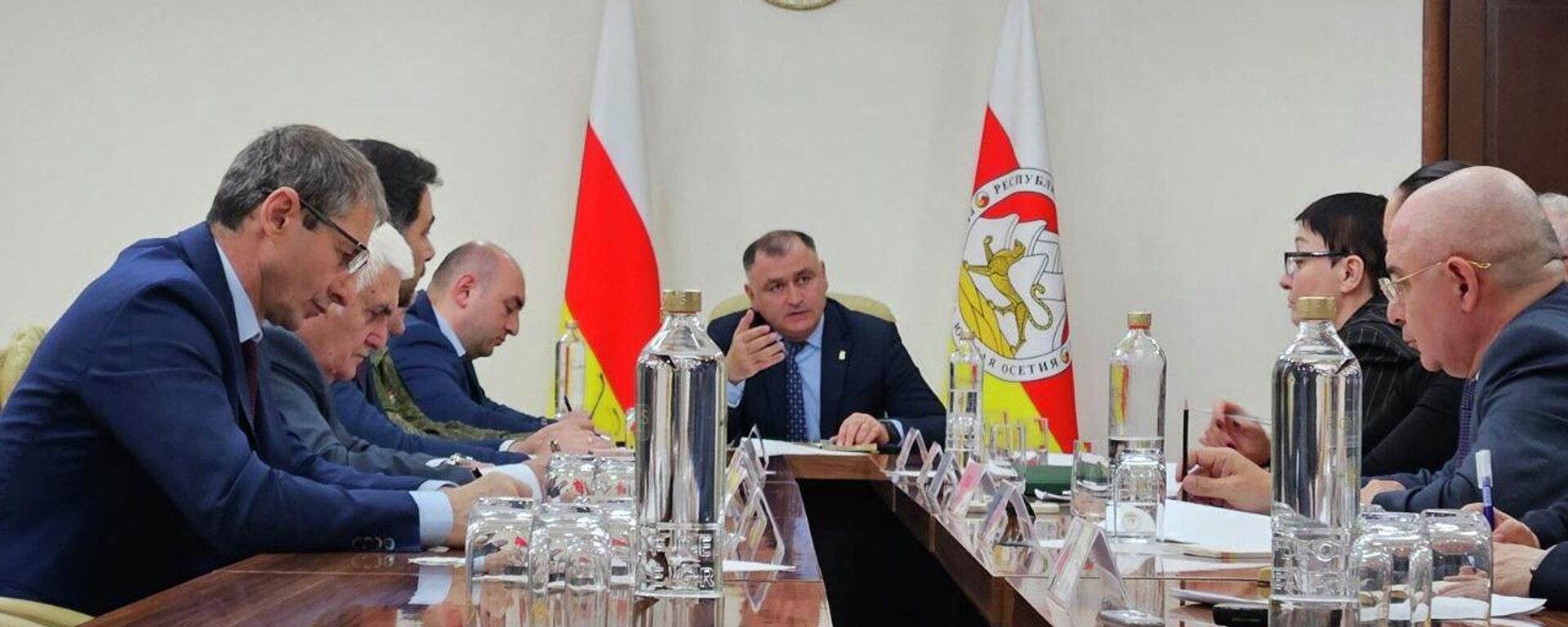 Заседание оргкомитета президентского конкурса биографических сочинений Три столетия ратной славы воинов Южной Осетии - Sputnik Южная Осетия, 1920, 01.04.2026