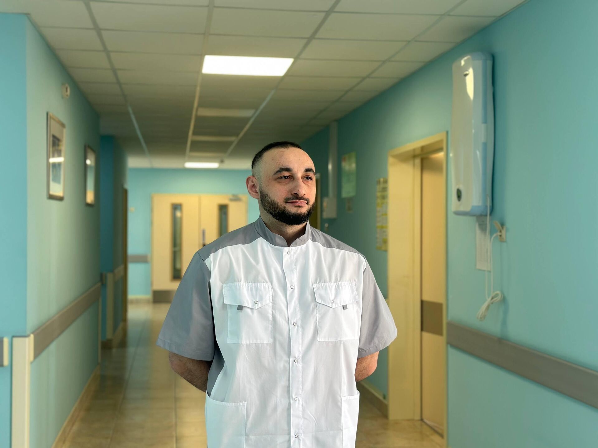 Травматолог-ортопед Арсен Габеев - Sputnik Южная Осетия, 1920, 01.04.2026