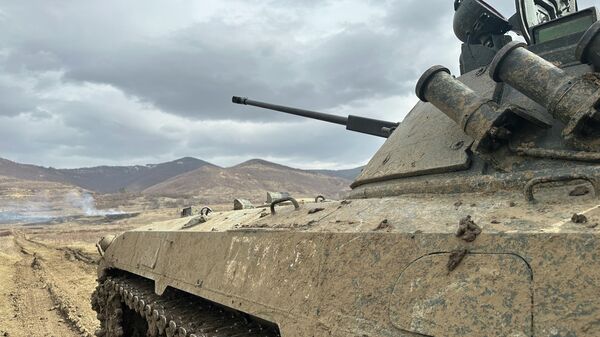 Учения экипажей БМП-2 российской военной базы в Южной Осетии  - Sputnik Южная Осетия