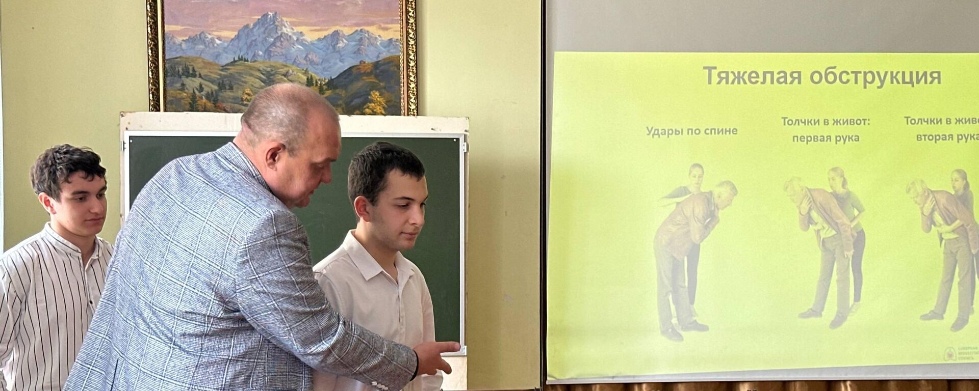 Занятия с учащимися СОШ №9 по освоению навыков сердечно-легочной реанимации и оказанию первой медицинской помощи в экстренных ситуациях - Sputnik Южная Осетия, 1920, 07.04.2026