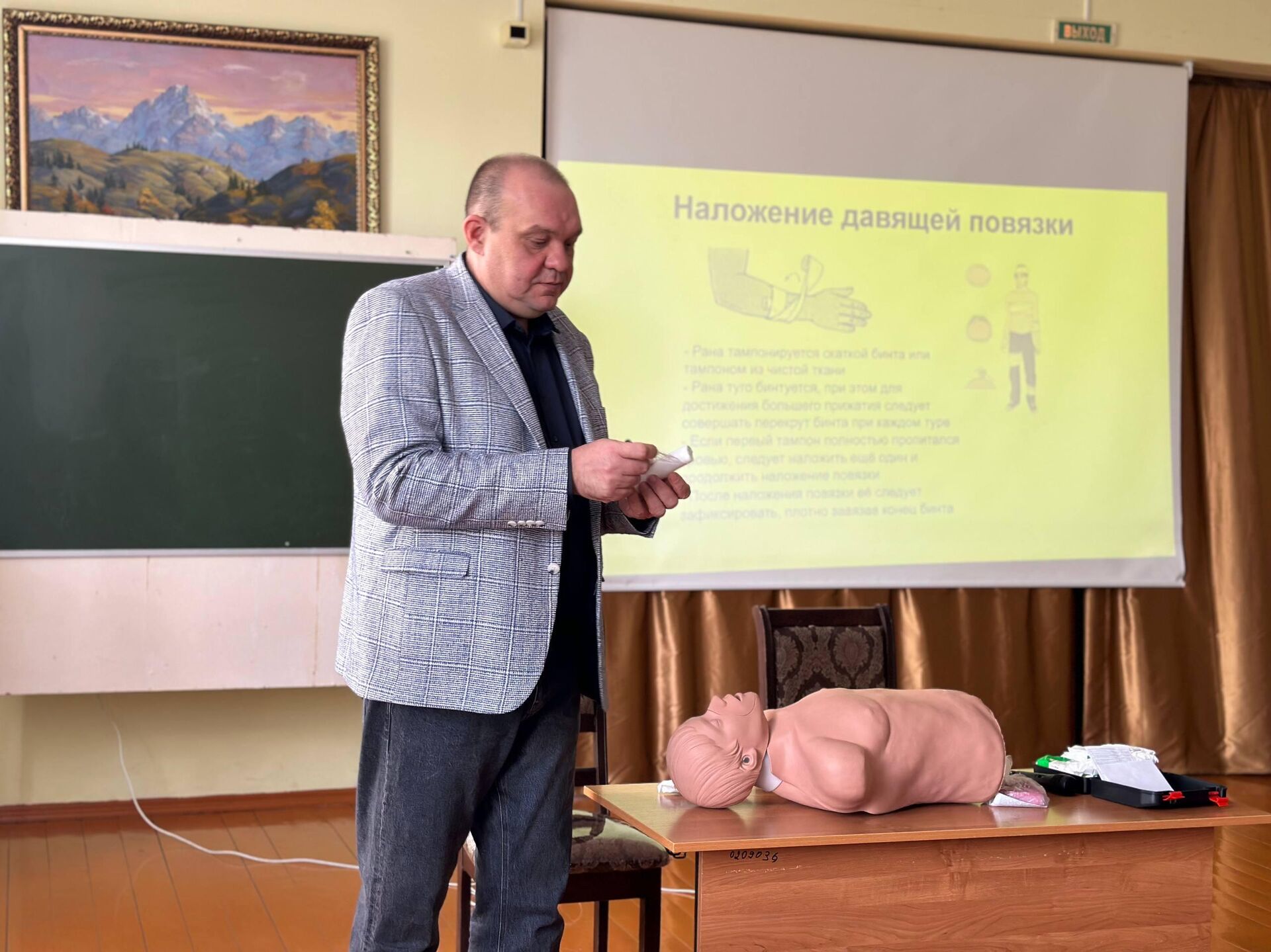 Занятия с учащимися СОШ №9 по освоению навыков сердечно-легочной реанимации и оказанию первой медицинской помощи в экстренных ситуациях - Sputnik Южная Осетия, 1920, 07.04.2026