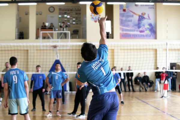 Открытый турнир по волейболу на Кубок ректора ЮОГУ среди мужчин Открытый турнир по волейболу на Кубок ректора ЮОГУ среди мужчин - Sputnik Южная Осетия