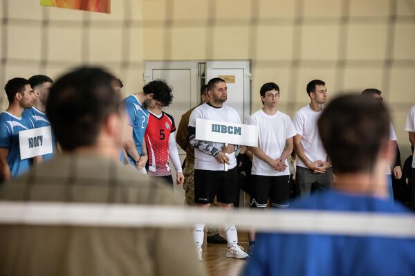 Открытый турнир по волейболу на Кубок ректора ЮОГУ среди мужчин Открытый турнир по волейболу на Кубок ректора ЮОГУ среди мужчин - Sputnik Южная Осетия