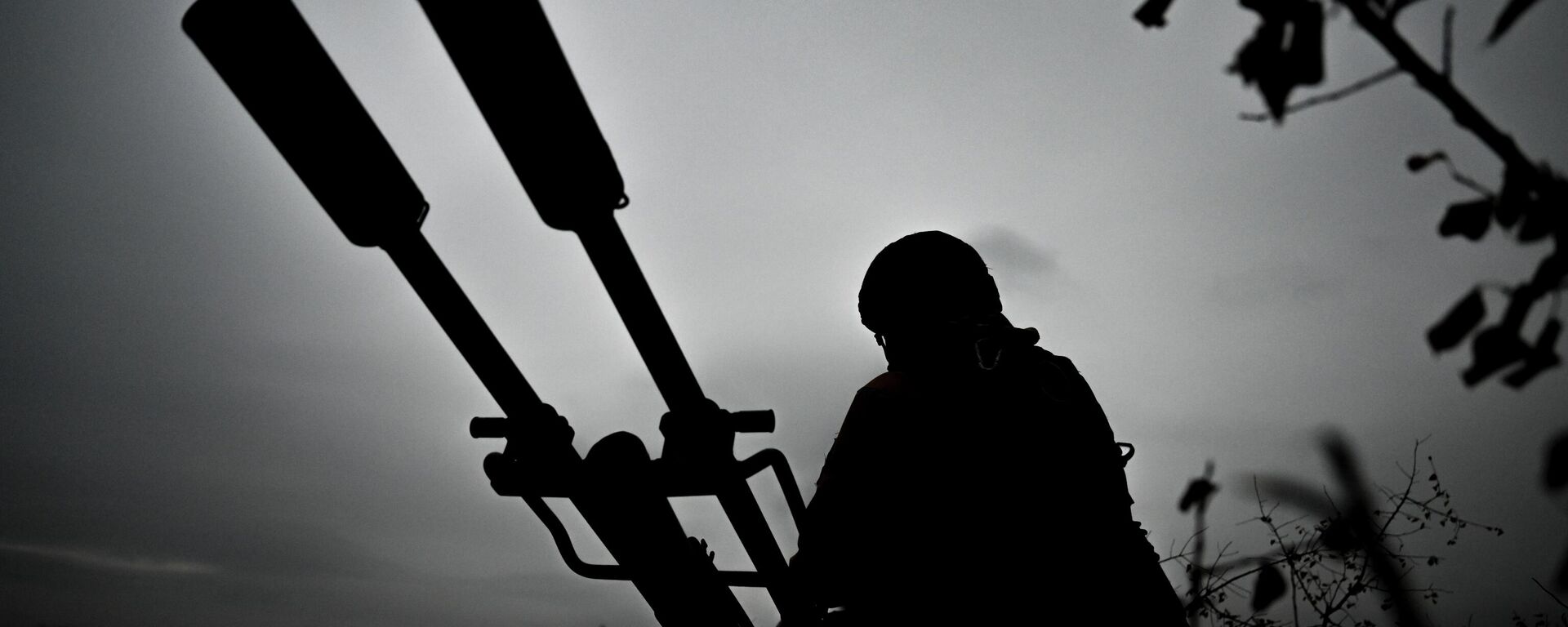 Боевая работа расчета зенитной установки ЗУ-23. Архивное фото  - Sputnik Южная Осетия, 1920, 09.04.2026