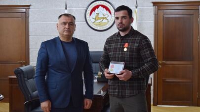 Президент Южной Осетии Алан Гаглоев наградил участников СВО медалями "Защитнику Отечества"