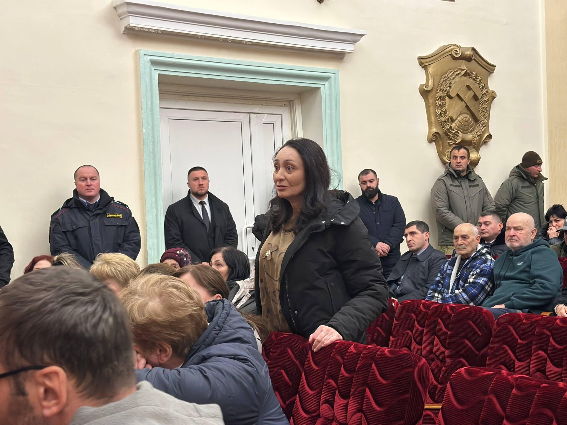 Алан Гаглоев представил нового главу Квайсы и обсудил с жителями проблемы города - Sputnik Южная Осетия, 1920, 10.04.2026