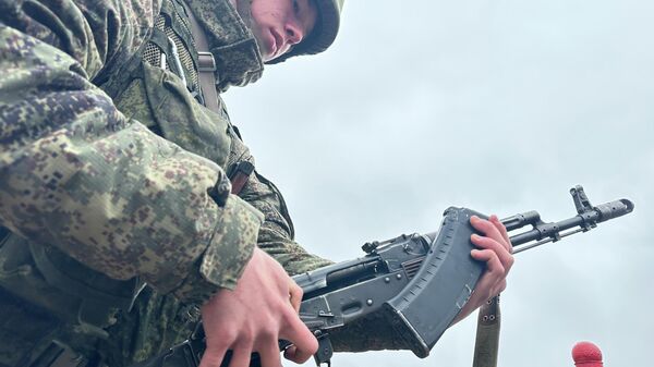 Занятия по огневой подготовке с личным составом российской военной базы в Южной Осетии  - Sputnik Южная Осетия