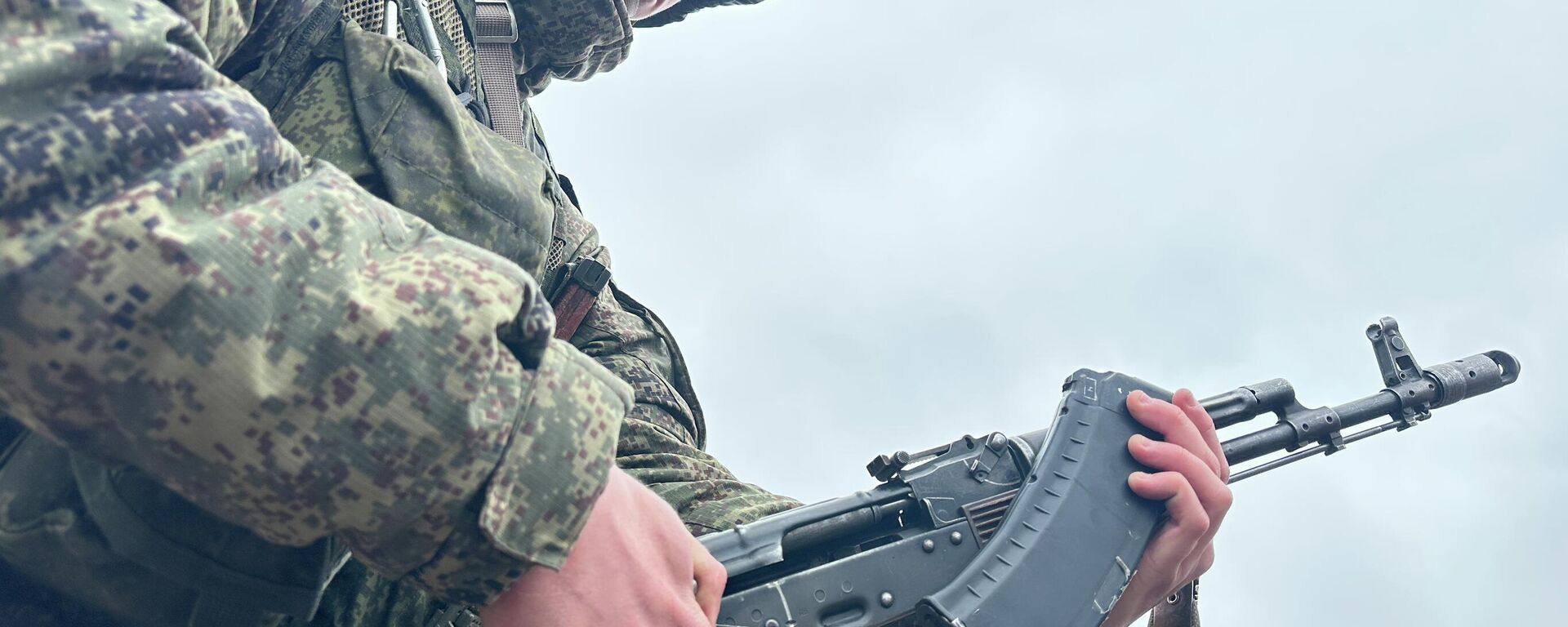 Занятия по огневой подготовке с личным составом российской военной базы в Южной Осетии  - Sputnik Южная Осетия, 1920, 14.04.2026