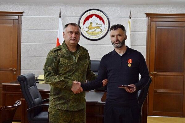  Алан Гаглоев встретился с военнослужащими 4-й военной базы – бойцами СВО, прибывшими в Южную Осетию в краткосрочный отпуск. - Sputnik Южная Осетия