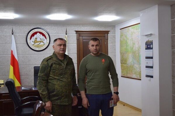  Алан Гаглоев встретился с военнослужащими 4-й военной базы – бойцами СВО, прибывшими в Южную Осетию в краткосрочный отпуск. - Sputnik Южная Осетия