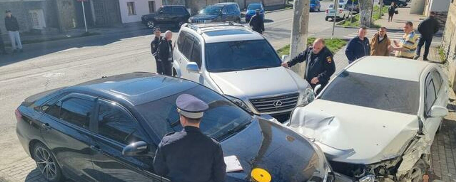 Последствия ДТП на улице 8-го Июня в Цхинвале  - Sputnik Южная Осетия, 1920, 15.04.2026