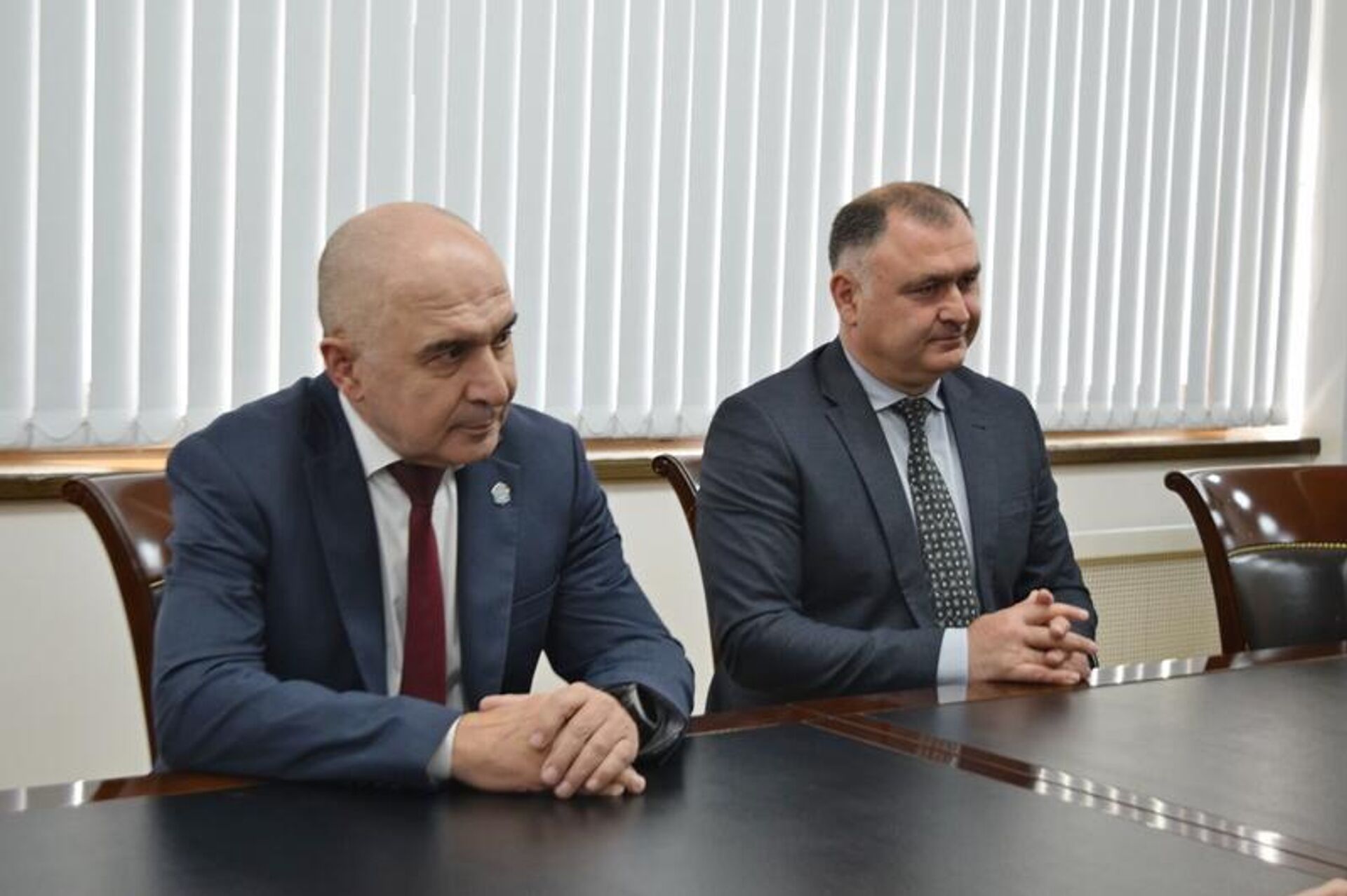 Встреча Алана Гаглоева с ректором СКГМИ Дзамболатом Камболовым  - Sputnik Южная Осетия, 1920, 15.04.2026