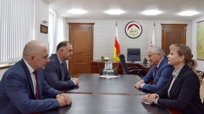 Встреча Алана Гаглоева с ректором СКГМИ Дзамболатом Камболовым 