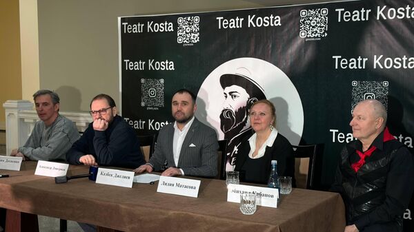 Пресс-подход артистов МХАТ, приехавших с гастролями в Южную Осетию - Sputnik Южная Осетия