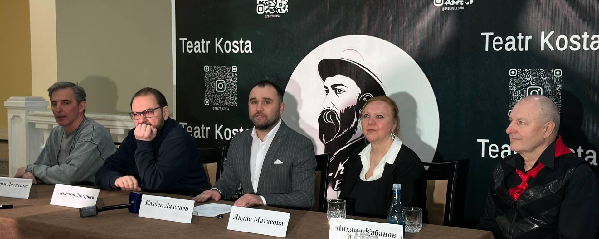 Пресс-подход артистов МХАТ, приехавших с гастролями в Южную Осетию - Sputnik Южная Осетия, 1920, 15.04.2026