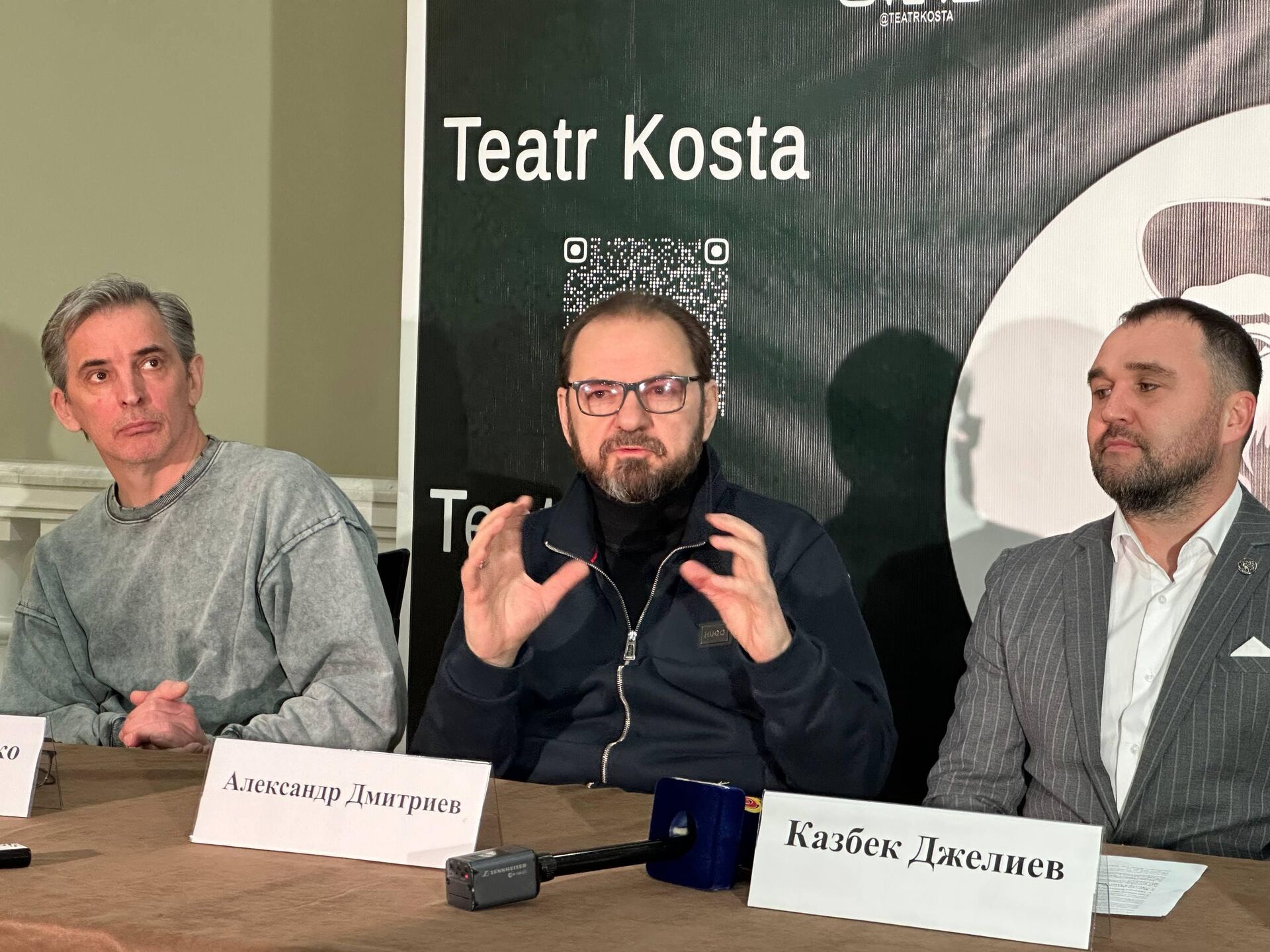 Пресс-подход артистов МХАТ, приехавших с гастролями в Южную Осетию - Sputnik Южная Осетия, 1920, 15.04.2026