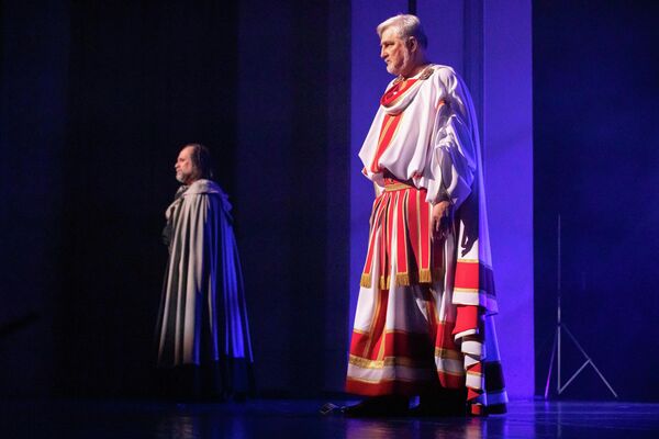 Мастер и Маргарита Московского художественного академического театра им. Горького на сцене Госдрамтеатра Южной Осетии - Sputnik Южная Осетия