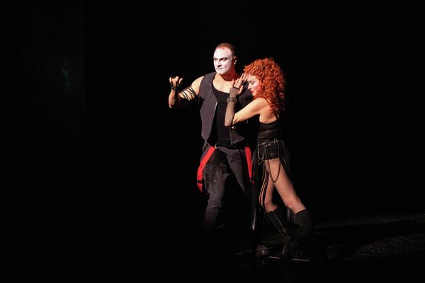 Мастер и Маргарита Московского художественного академического театра им. Горького на сцене Госдрамтеатра Южной Осетии - Sputnik Южная Осетия