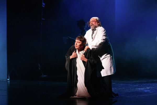 Мастер и Маргарита Московского художественного академического театра им. Горького на сцене Госдрамтеатра Южной Осетии - Sputnik Южная Осетия