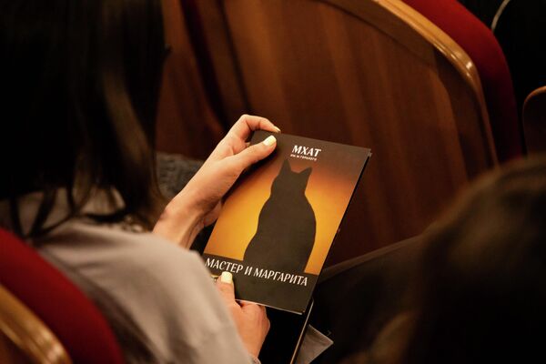 Мастер и Маргарита Московского художественного академического театра им. Горького на сцене Госдрамтеатра Южной Осетии - Sputnik Южная Осетия