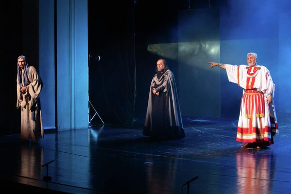 Мастер и Маргарита Московского художественного академического театра им. Горького на сцене Госдрамтеатра Южной Осетии - Sputnik Южная Осетия