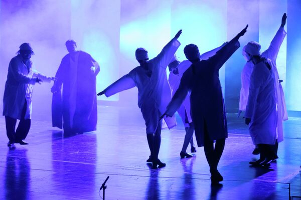 Мастер и Маргарита Московского художественного академического театра им. Горького на сцене Госдрамтеатра Южной Осетии - Sputnik Южная Осетия