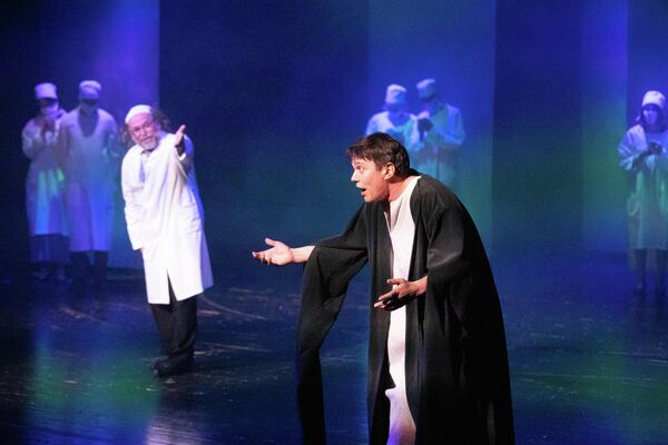 Мастер и Маргарита Московского художественного академического театра им. Горького на сцене Госдрамтеатра Южной Осетии - Sputnik Южная Осетия