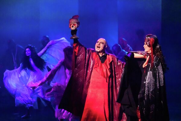 Мастер и Маргарита Московского художественного академического театра им. Горького на сцене Госдрамтеатра Южной Осетии - Sputnik Южная Осетия