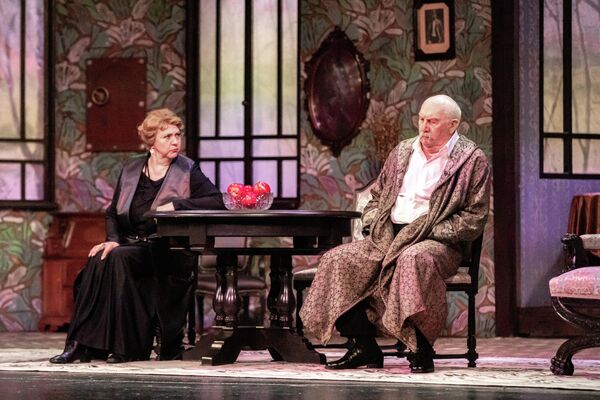 Васса Железнова Московского художественного академического театра им. Горького на сцене Госдрамтеатра Южной Осетии - Sputnik Южная Осетия