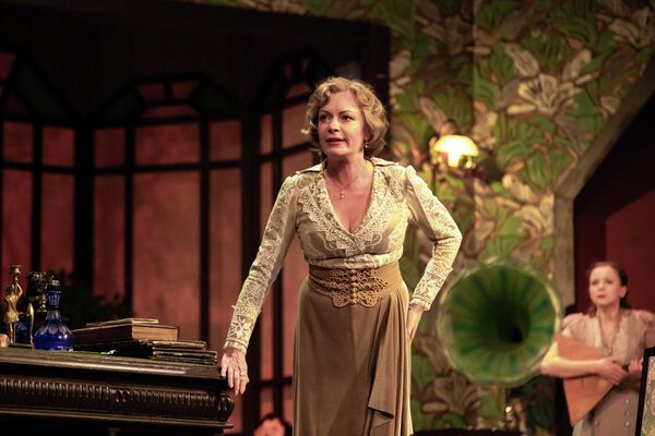 Васса Железнова Московского художественного академического театра им. Горького на сцене Госдрамтеатра Южной Осетии - Sputnik Южная Осетия