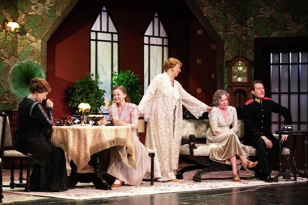 Васса Железнова Московского художественного академического театра им. Горького на сцене Госдрамтеатра Южной Осетии - Sputnik Южная Осетия