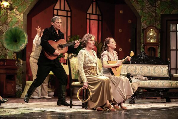 Васса Железнова Московского художественного академического театра им. Горького на сцене Госдрамтеатра Южной Осетии - Sputnik Южная Осетия