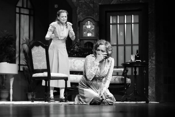 Васса Железнова Московского художественного академического театра им. Горького на сцене Госдрамтеатра Южной Осетии - Sputnik Южная Осетия