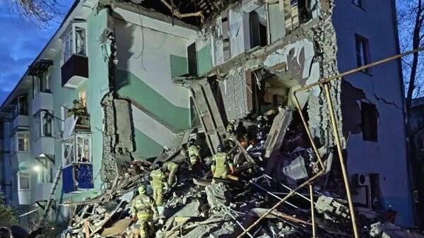 Ликвидация последствий обрушения подъезда жилого дома в Сызрани - Sputnik Южная Осетия