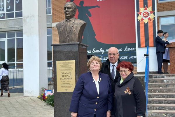 В Цхинвале открыли памятник участнику ВОВ Николаю Габараеву в рамках проекта Победили вместе - Sputnik Южная Осетия