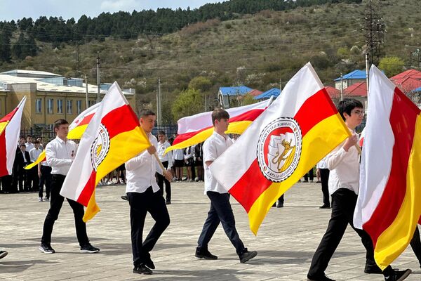 В Цхинвале открыли памятник участнику ВОВ Николаю Габараеву в рамках проекта Победили вместе - Sputnik Южная Осетия