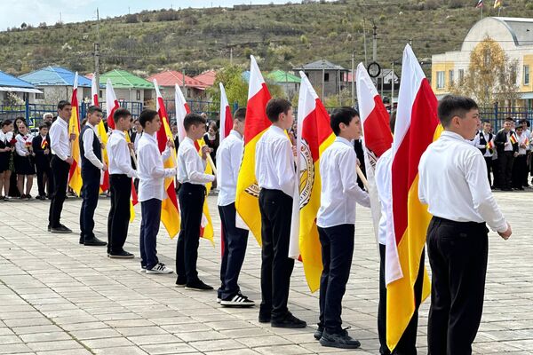 В Цхинвале открыли памятник участнику ВОВ Николаю Габараеву в рамках проекта Победили вместе - Sputnik Южная Осетия
