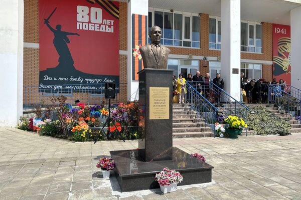 В Цхинвале открыли памятник участнику ВОВ Николаю Габараеву в рамках проекта Победили вместе - Sputnik Южная Осетия