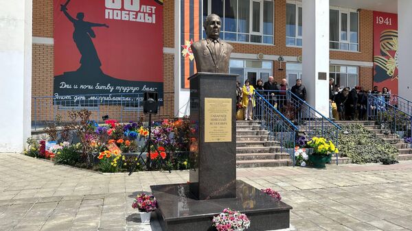 В Цхинвале открыли памятник участнику ВОВ Николаю Габараеву в рамках проекта Победили вместе - Sputnik Южная Осетия