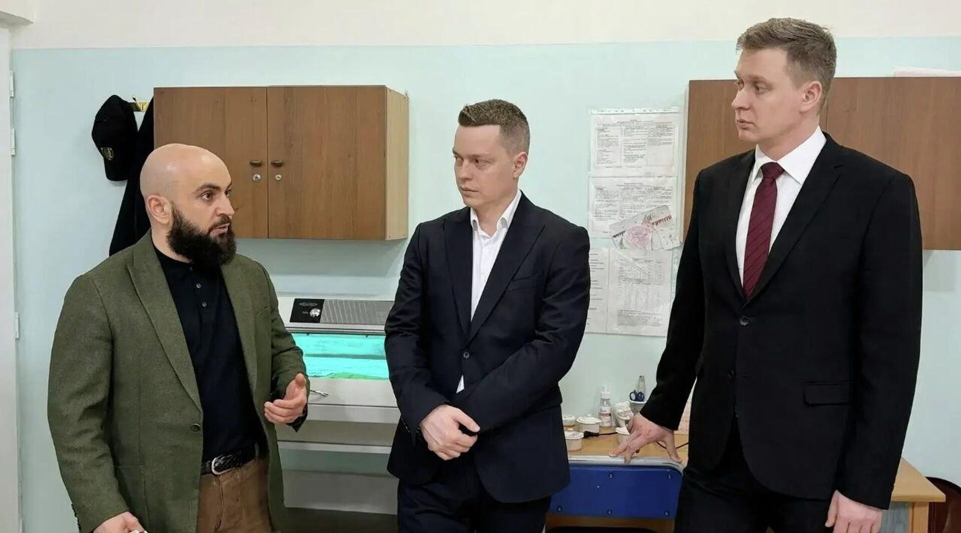 Специалисты ЦНИИОИЗ России и министр здравоохранения Южной Осетии Сослан Наниев - Sputnik Южная Осетия, 1920, 22.04.2026